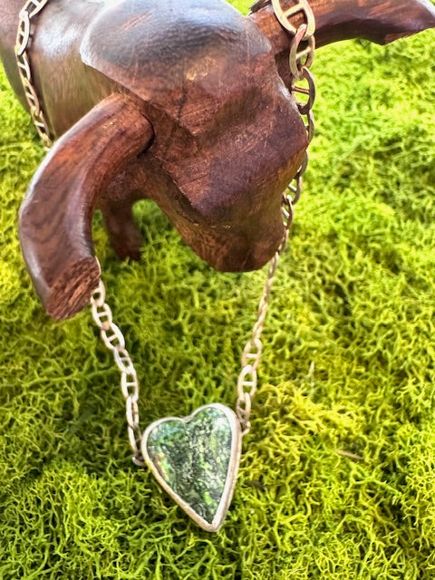 Sterling Silver necklace, featuring a Maw Sit Sit heart stone